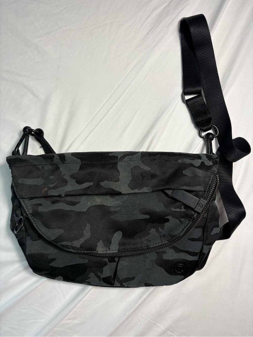Lululemon all night festival camo jacquard obsidian messenger bag See photos*